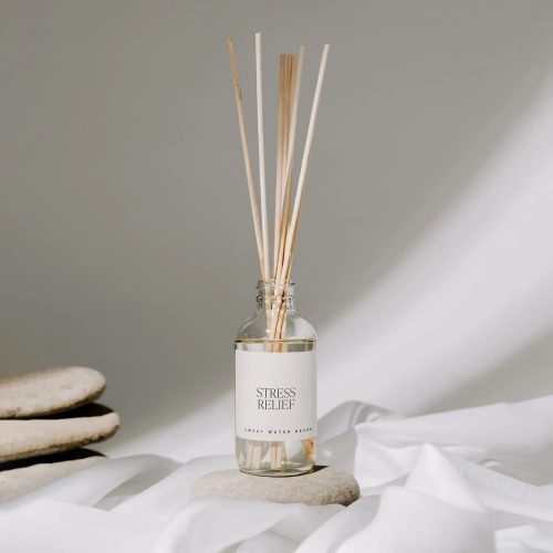 R147C STRESS RELIEF CLEAR REED DIFFUSER SOONA MAY 2023 SWEET WATER DECOR 3